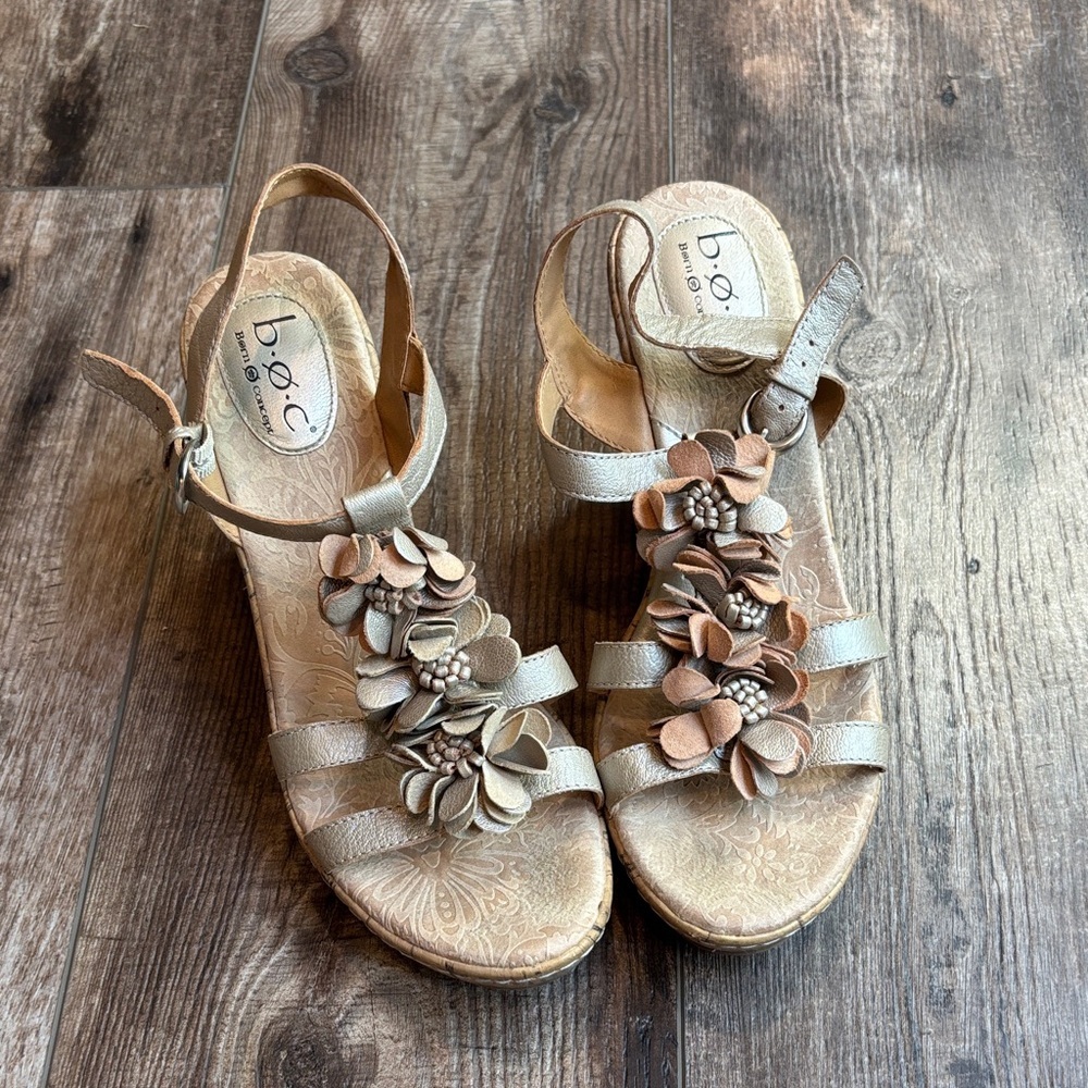 b.o.c. Born Concept Women's Fiore Champagne Sandals with Floral Accents Size 10